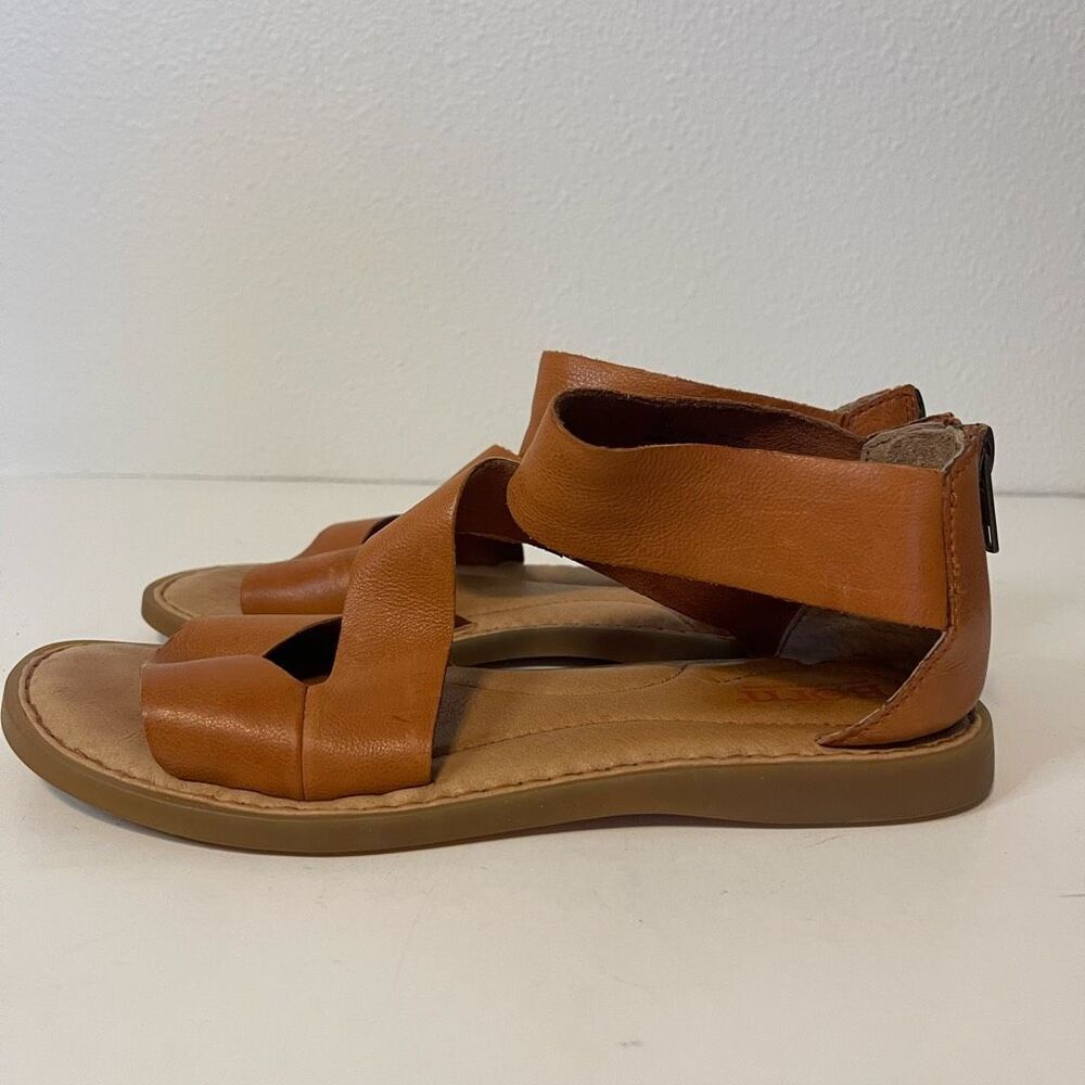 Born Iris Tan Leather Sandals‎ Size 6